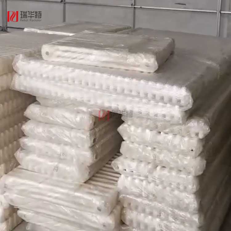 暖氣片運(yùn)送到工地卸車(chē)視頻